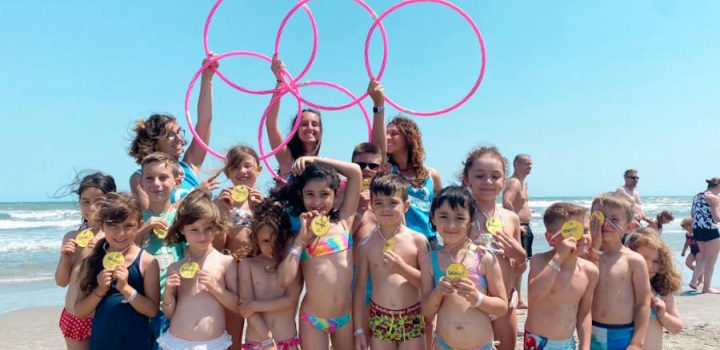 Pacchetti All Inclusive per famiglie a Riccione Bimbi gratis: 2 ragazzi fino a 18 anni in camera con 2 adulti. soggiornano gratuitamente. Club Family Hotel: vacanza da campioni