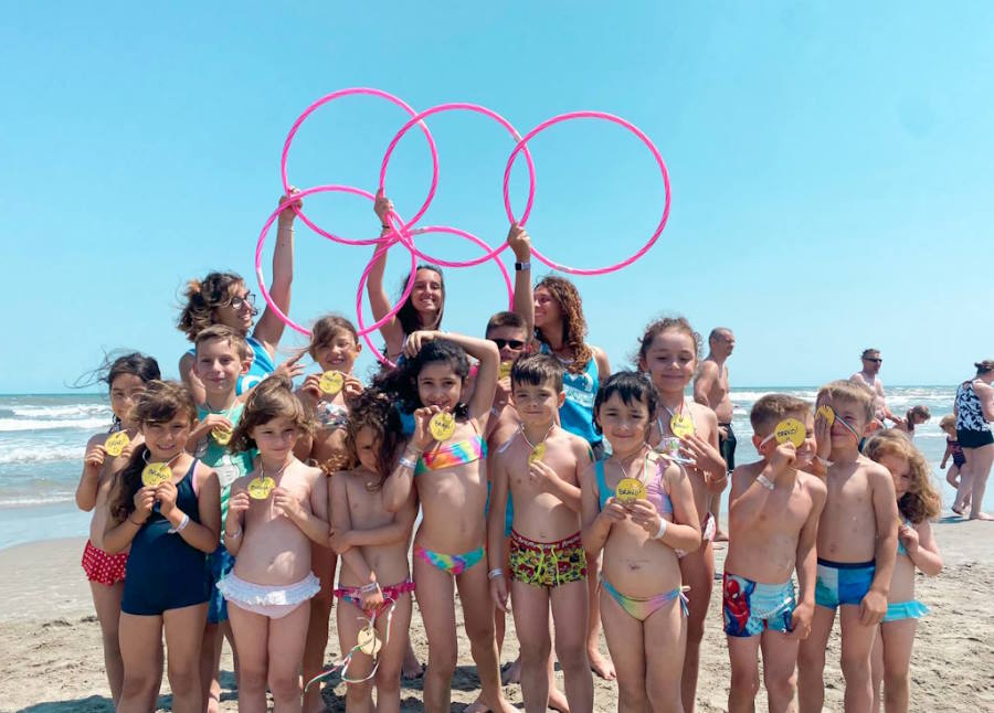 Pacchetti All Inclusive per famiglie a Riccione Bimbi gratis: 2 ragazzi fino a 18 anni in camera con 2 adulti. soggiornano gratuitamente. Club Family Hotel: vacanza da campioni